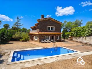 Chalet in Òdena. Venta chalet en òdena zona urb. puig rabat jardín, piscina y amp