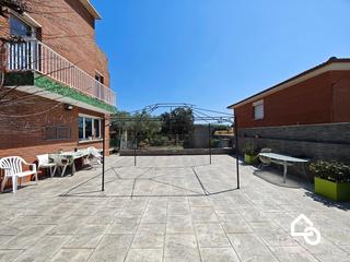 Xalet a Jorba. Venta chalet en jorba zona st. genís terraza, garaje y jardín!!