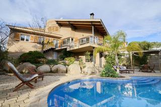 Chalet à Mas Mora-Sant Daniel. Venta chalet en tordera jardín, piscina y garaje!!