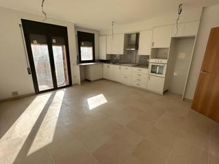 Miete Etagenwohnung in Calaf. Alquiler piso en calaf zona pueblo 2 habitaciones, balcón y nuev