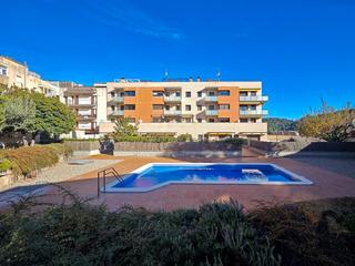 Appartamento in Capellades. Venta piso en capellades zona capelló seminuevo, piscina comunit