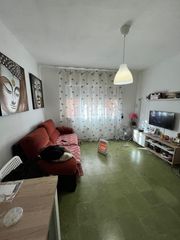 Casa a Llevant. Venta casa en igualada zona barri st. crist 104m2 con patio!!