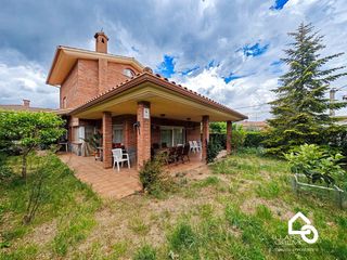 Casa a Llacuna (La). Venta casa en la llacuna seminueva a cuatro vientos!!