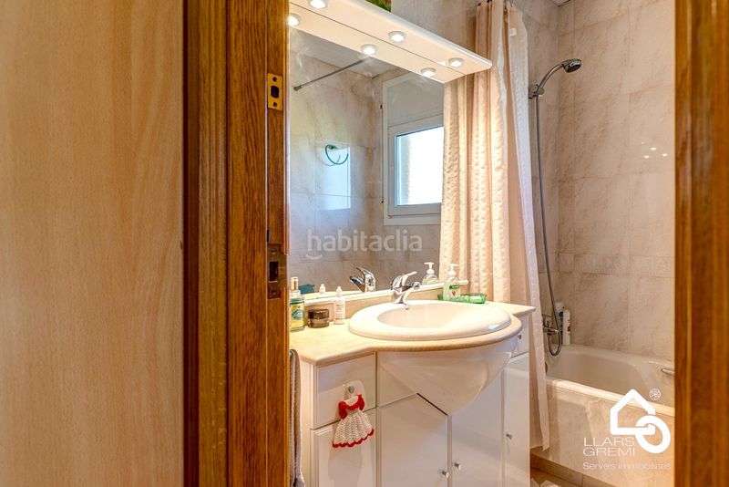 Foto cd692912-c79e-4f3c-b865-05ddf5991648. Casa amb calefacció aparcament a Llacuna (La)