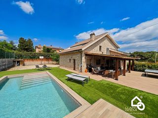 Chalet en Sesoliveres-Pla de la Massa. Venta chalet en igualada zona sesoliveres jardín, piscina y gara