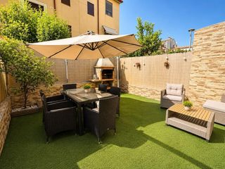 Casa a schiera in Bruc (El). Venta casa adosada en el bruc zona pueblo con terraza 30m2 y gar
