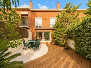 Casa a Les Comes. Venta casa en igualada zona les comes 4 habitaciones, jardín y g