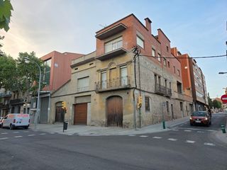 Casa a Ponent - Set Camins. Venta casa en igualada zona poniente 2 pisos independientes, ter