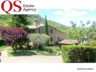 Masia a Porqueres. Masia en porqueres