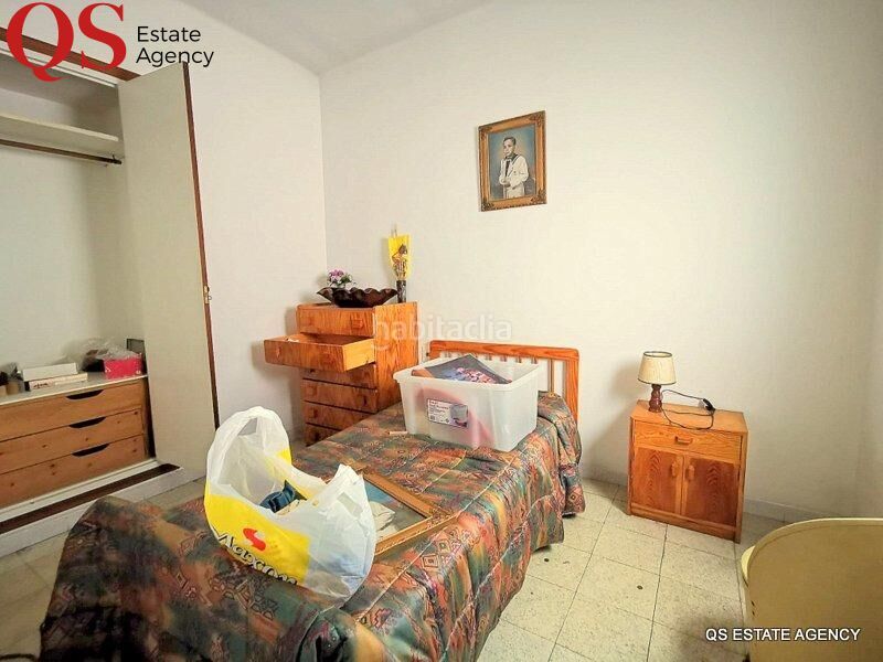 Foto 1393b8e5-912b-4c9e-b6e2-565c189a225e. Casa aparellada amb aparcament a Centre Blanes