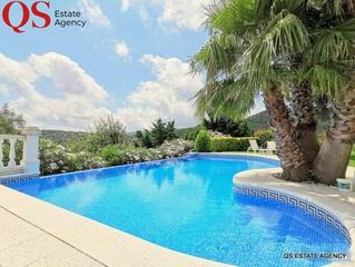 Xalet a Urbanitzacions del Nord. Villa con piscina en urbanización vall repós, romanyà de la selv