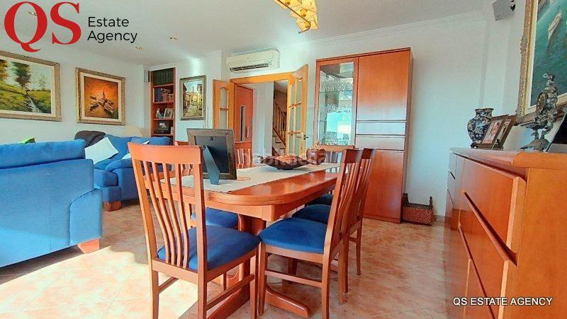 Foto 8f044e80-1b53-4703-aea3-967aa5195825. Maison jumelée avec chauffage parking dans Les Creus Pineda de Mar