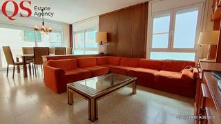 Édifice à Centre. Edificio con local comercial y dos pisos independientes en centr