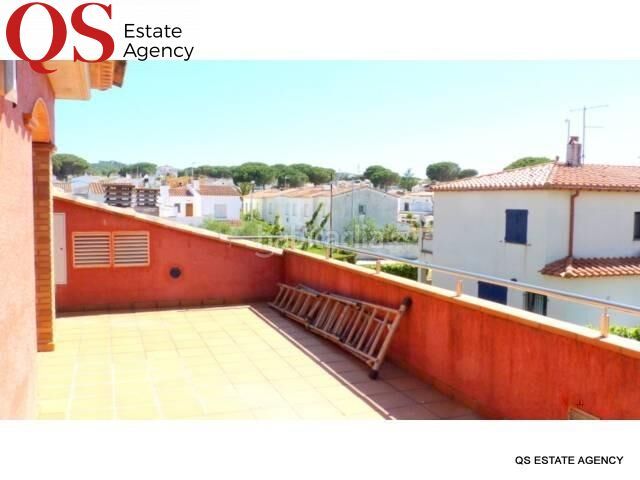 Foto 57239ddf-364e-416c-8ca7-43ea4759f3c8. Casa amb calefacció aparcament piscina a Riells Escala (L´)
