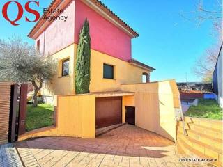 Casa a Riells. Casa con piscina en lescala