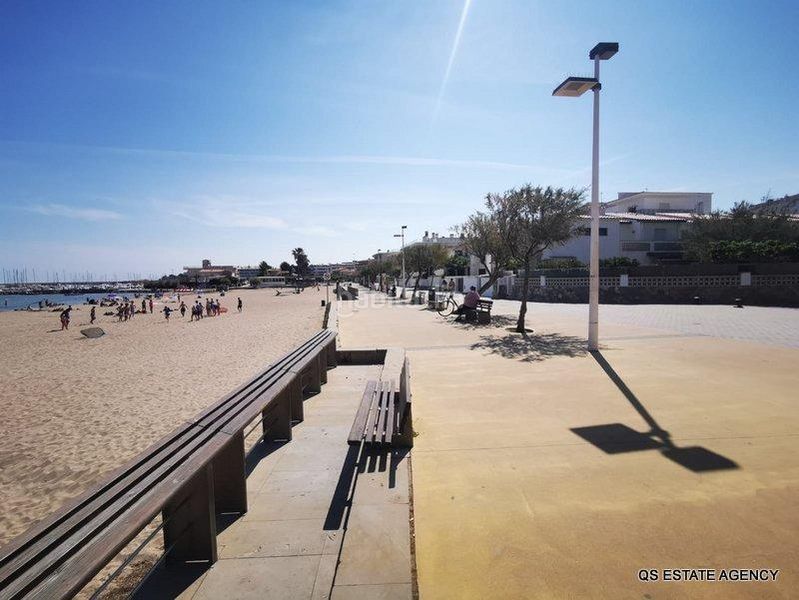 Foto 4b3360f1-2c99-4dbf-aac9-6be5a6b2f992. Local comercial a Riells Escala (L´)