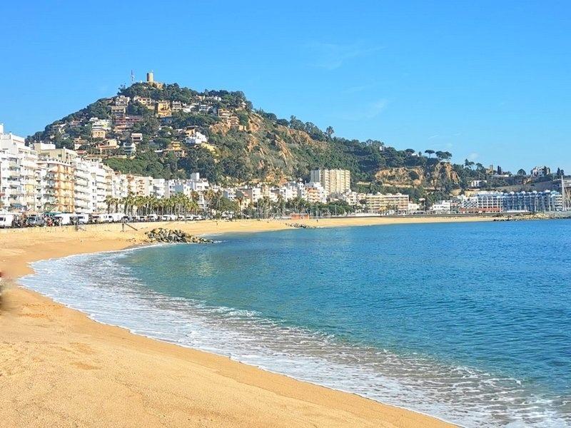Foto 8c3a88bf-2fce-47d8-905f-2e8c21064156. Reihenhaus mit heizung parking in Centre Blanes