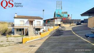 Edifici a Niàgara Parc -Àgora Parc. Hotel con casa y nave adyacentes en tordera