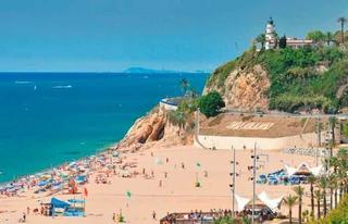 Edifici a Calella. Hotel de dos estrellas con piscina y parking