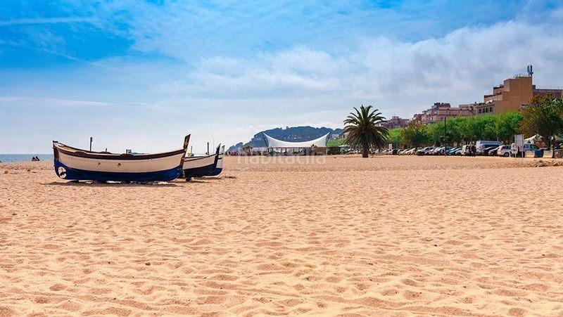 Foto a439bbc4-d58d-44c7-92ed-5c932dc089b0. Edificio in Calella