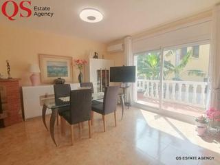 Haus in Cunit Residencial. Casa con piscina y jardn en cunit residencial