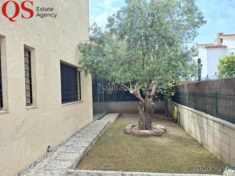 Foto b8aeebee-a00f-4018-b206-3d7bba396ccf. Casa adossada amb calefacció aparcament a pla de maset - cap de Salou Salou