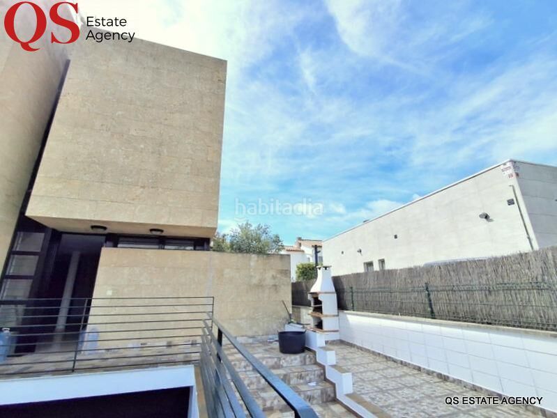 Foto eaf83ab2-d906-49cd-8e1f-018f293ab40e. Casa adossada amb calefacció aparcament a pla de maset - cap de Salou Salou