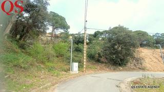 Terreny residencial a Serra Brava. Terreno con vistas a la montaña en la urbanización serra brava,