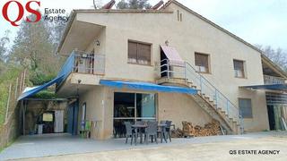 Casa a Massanes. Casa con dos viviendas y terreno amplio en el  barrio de la rier