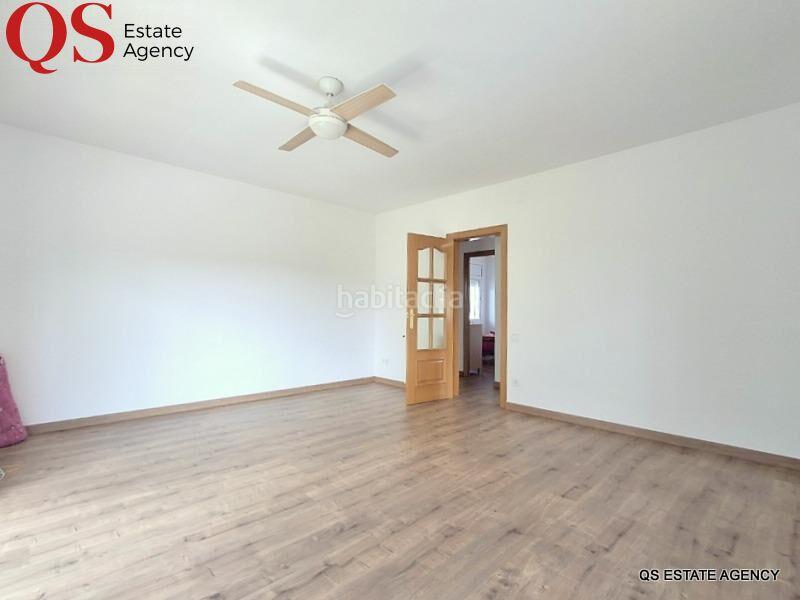 Foto 09d9099d-bfee-4898-886f-703b421a6e26. Haus mit heizung parking pool in costa Cunit - els jardins - els rosers Cunit