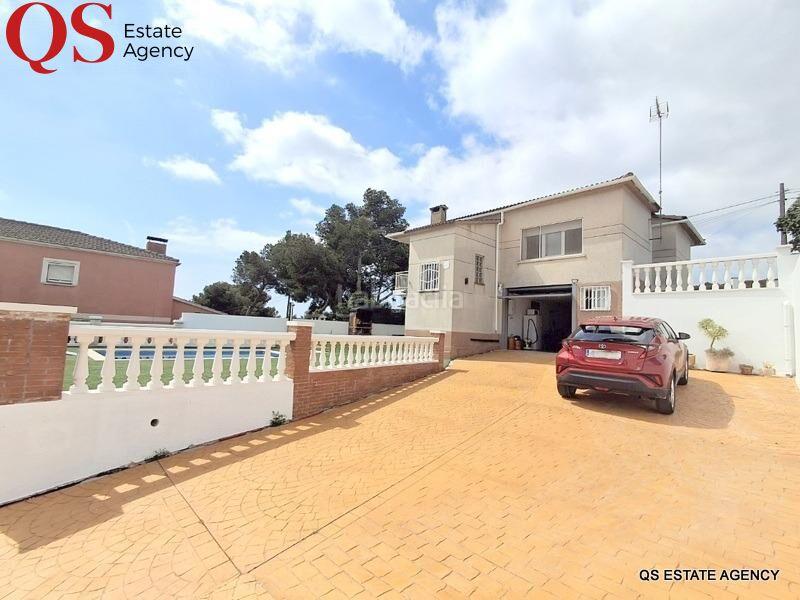 Foto 1e15ff56-d2b4-4087-a67f-03790bfcdebb. Haus mit heizung parking pool in costa Cunit - els jardins - els rosers Cunit