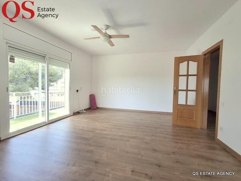 Foto 3412edc3-d2bf-4edd-ad9f-7727e6f85089. Haus mit heizung parking pool in costa Cunit - els jardins - els rosers Cunit