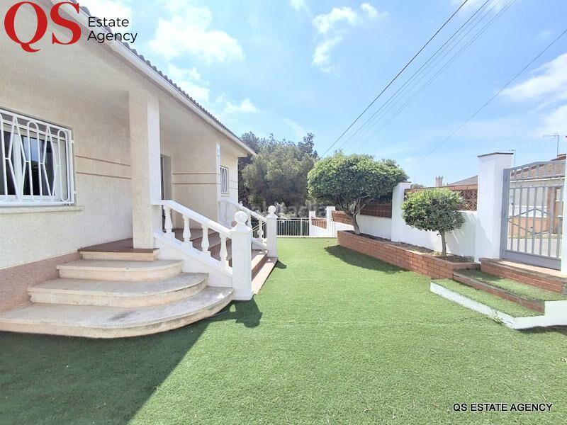 Foto 805d56ff-057a-45d4-b673-b09faaa24076. Haus mit heizung parking pool in costa Cunit - els jardins - els rosers Cunit