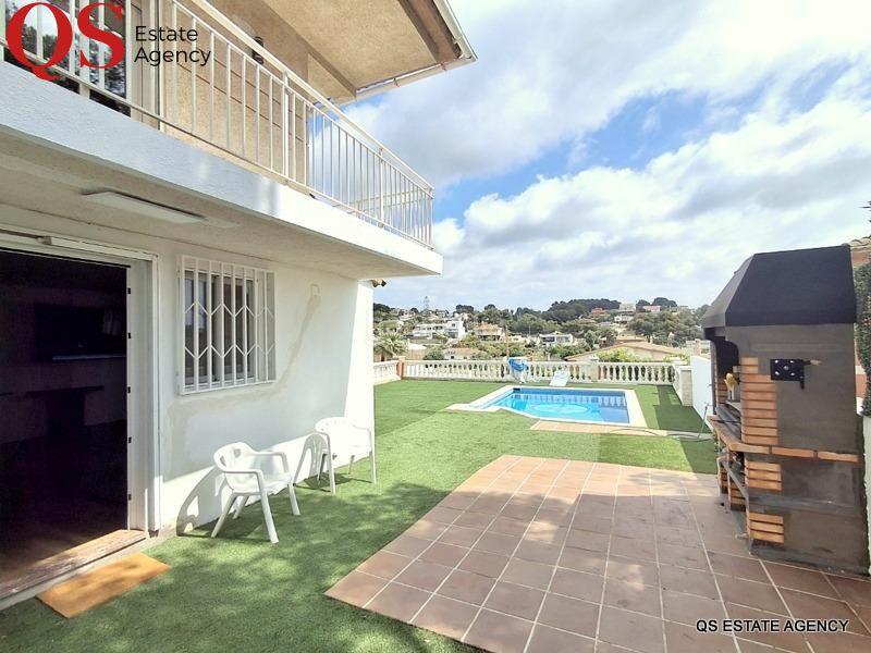 Foto dc680aa0-e51f-4fe2-a47c-efdcc0cb05b0. Haus mit heizung parking pool in costa Cunit - els jardins - els rosers Cunit