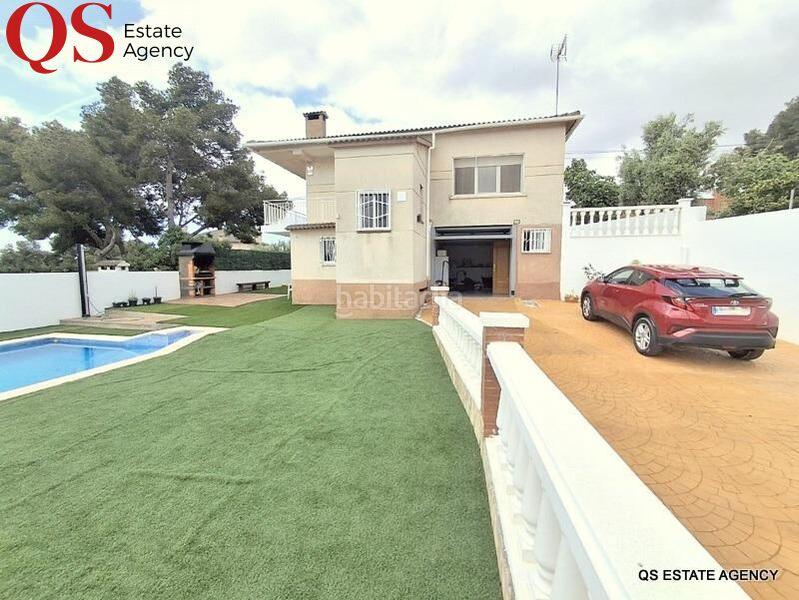 Foto f7f57267-232f-4c80-a306-97fe55f78e6c. Haus mit heizung parking pool in costa Cunit - els jardins - els rosers Cunit