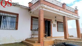 Casa aparellada a Riudarenes. Casa pareada con piscina en la urbanización de can fornaca, riud