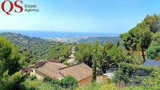 Terrain résidentiel à Santa Susanna. Terreno urbano con panorámicas vistas al mar en la urbanización