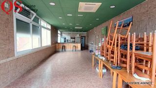 Local Comercial a El Molí-El Rieral. Restaurante totalmente equipado y con licencia activa en el barr