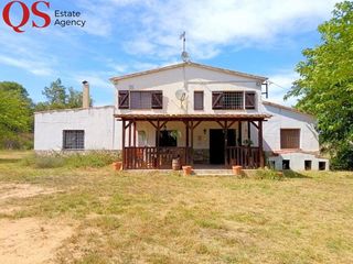 Bauernhof in Montbarbat. Encantadora masía rústica con instalaciones ecuestres en maçanet