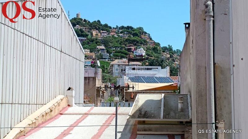 Foto 76ce93e4-52b4-4002-acdc-90a6a10113ea. Casa adossada a Centre Blanes