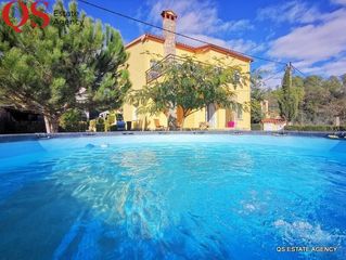 Maison à Medinyà. Casa con jardín en medinyà, sant julià de ramis
