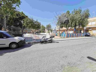 Aparcament cotxe a Los Dolores. Venta de cochera cerrada en los dolores