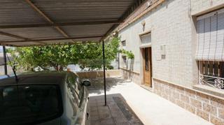 Maison à Calle floridablanca 12. Venta de planta baja en los dolores