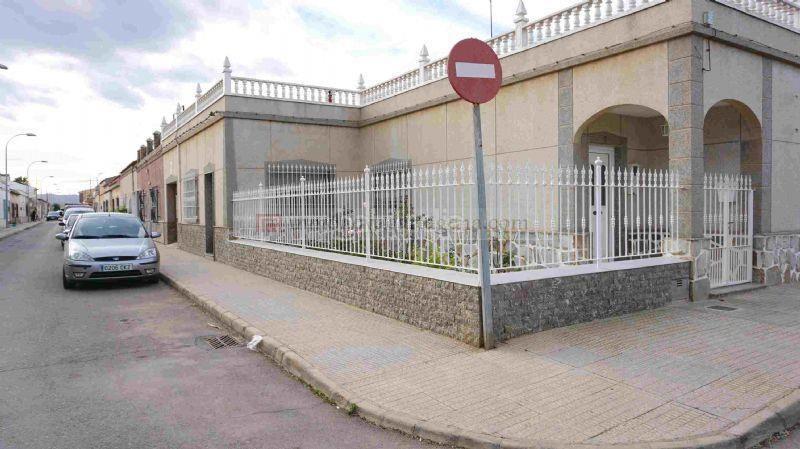 Foto 0f7f3b10-0017-4f7a-9efc-6e2d1cb40cdd. Reihenhaus in Miranda Cartagena