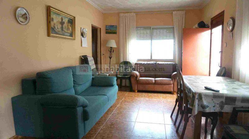 Foto c90923cc-9ccd-405a-bb41-5a1d9a8f8892. Reihenhaus in Miranda Cartagena