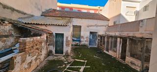 Haus in Barrio Peral-San Félix. Venta de 2 plantas bajas en los alcázares – 307 m² de solar