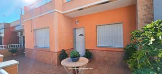 Maison à Los Dolores. Venta de amplia planta baja en los dolores (hispanoamérica) – ca