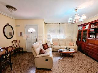 Reihenhaus in Barrio Peral-San Félix. Venta de dúplex reformado en san félix