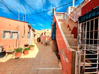 Casa en Roche. ?? venta de planta baja en roche — oportunidad con parcela de 16