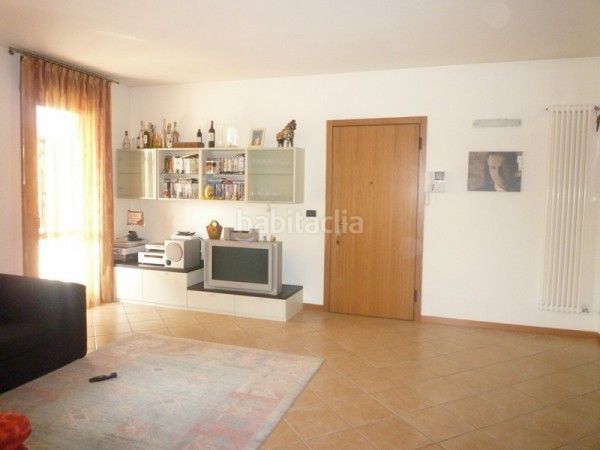 Foto aef98260-f3c4-445c-8b0d-7cbb43f11619. Piso en Príncep de Viana-Clot-Xalets Humbert Torres Lleida